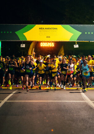 Pórtico de largada da Meia Maratona Internacional de Curitiba